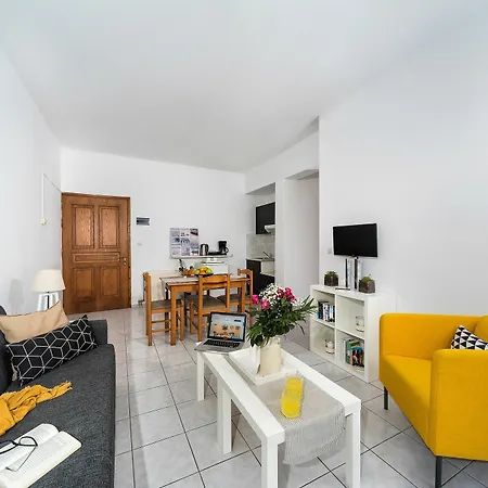 Hotel apartamentowy Ikaros *