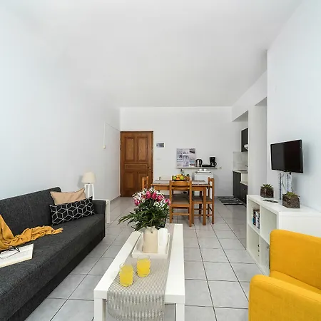 Aparthotel Ikaros *